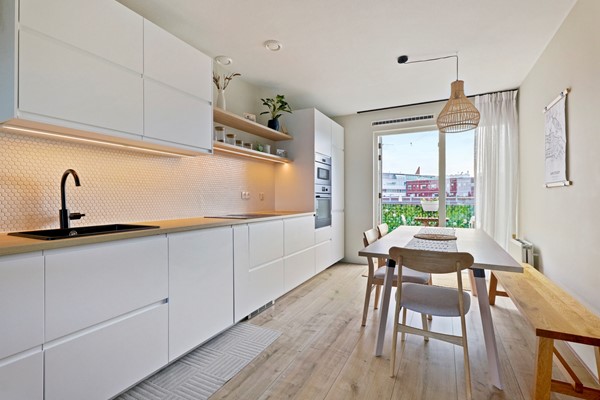 Medium property photo - Bos en Lommerplein 46, 1055 EK Amsterdam